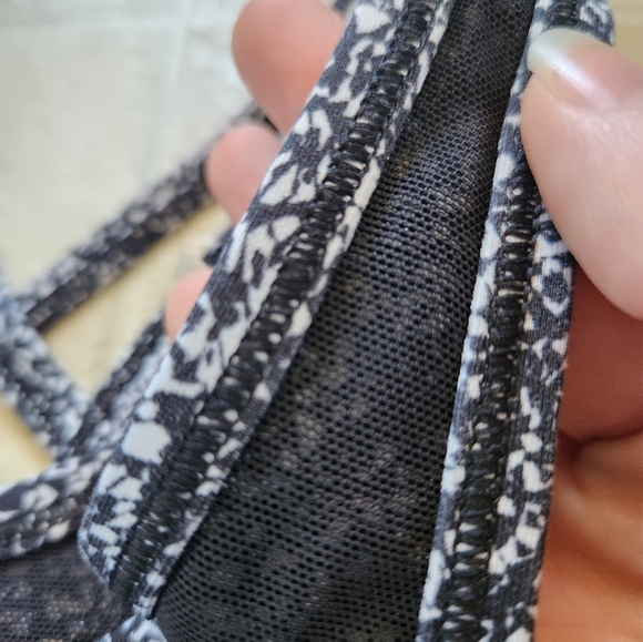 Lululemon Strap It Like It's Hot Tank - Size 6 - Picture 8 of 10